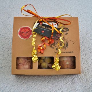 🎁 Dárková kazeta od Plzáků – pro milovníky poctivého jídla Tři druhy našich tradičních zavařenin v dárkovém balení (3 ×...